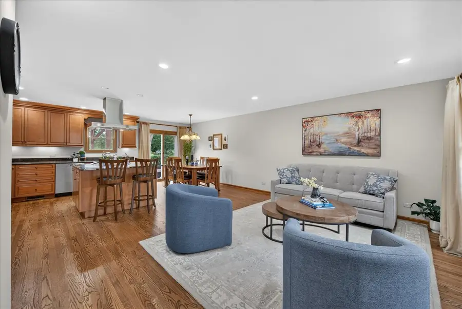 121 W Suffield Drive, Arlington Heights, IL 60004 - #3