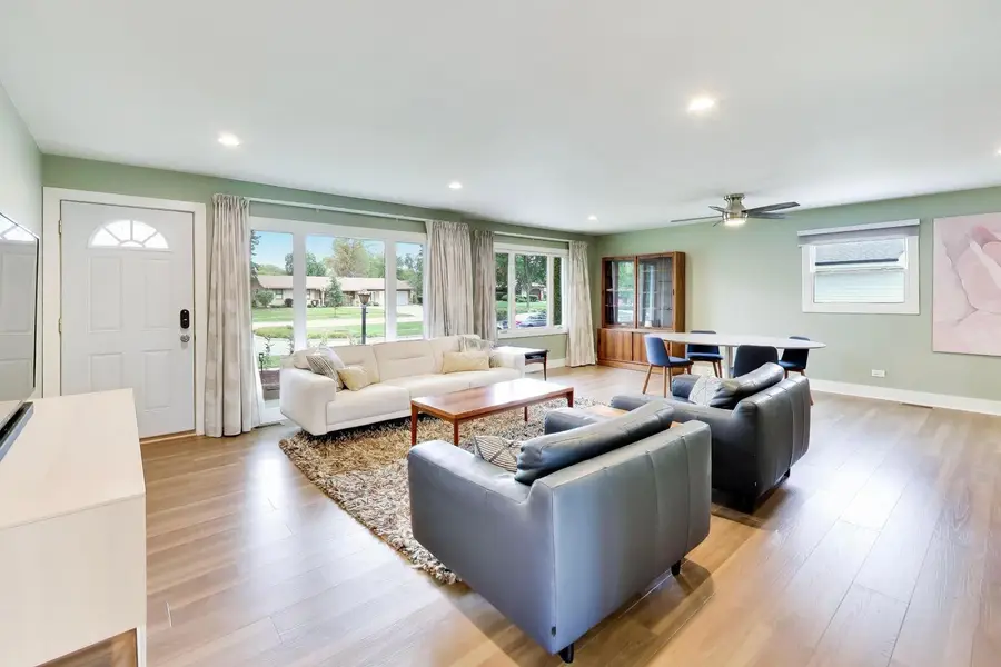 401 E Elk Grove Boulevard, Elk Grove Village, IL 60007 - #3