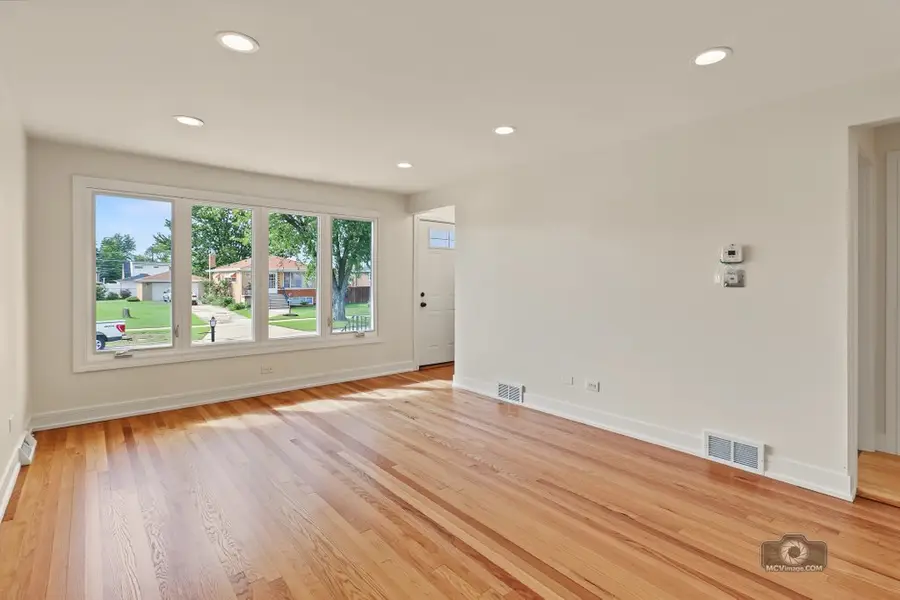7925 Natchez Avenue, Burbank, IL 60459 - #2