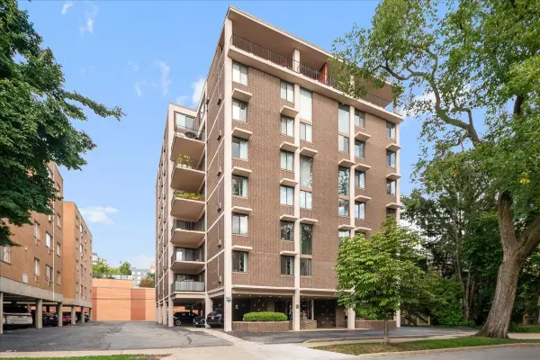 1111 Church Street #305, Evanston, IL 60201