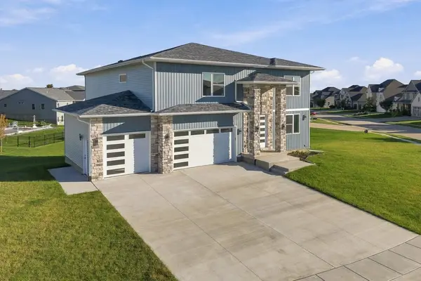 6589 Blackbird Lane, Bettendorf, IA 52722