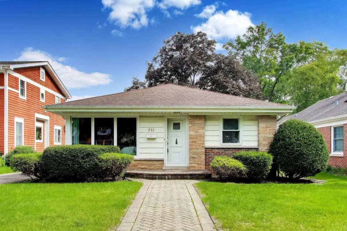 221 S Elmhurst Avenue, Mount Prospect, IL 60056 - #1