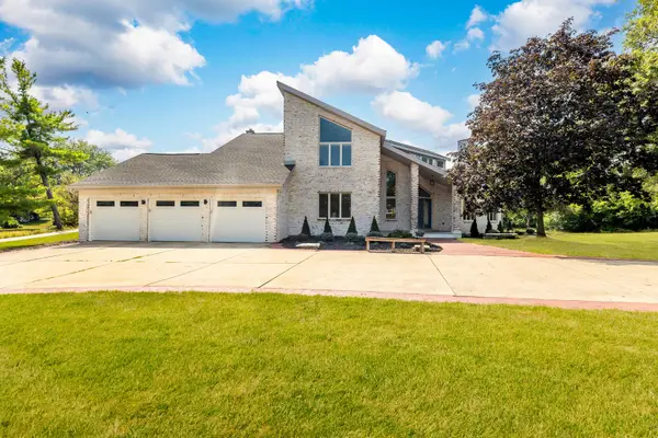 8920 Royal Drive, Burr Ridge, IL 60527
