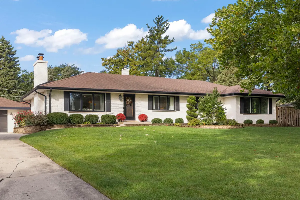 390 S Kenilworth Avenue, Glen Ellyn, IL 60137 - #1