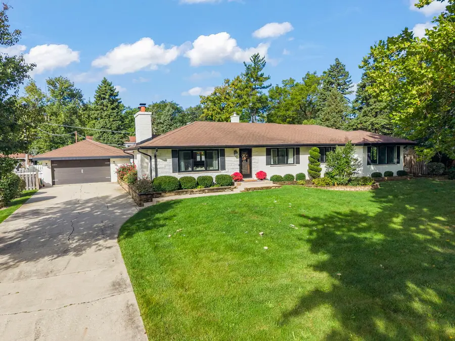 390 S Kenilworth Avenue, Glen Ellyn, IL 60137 - #2