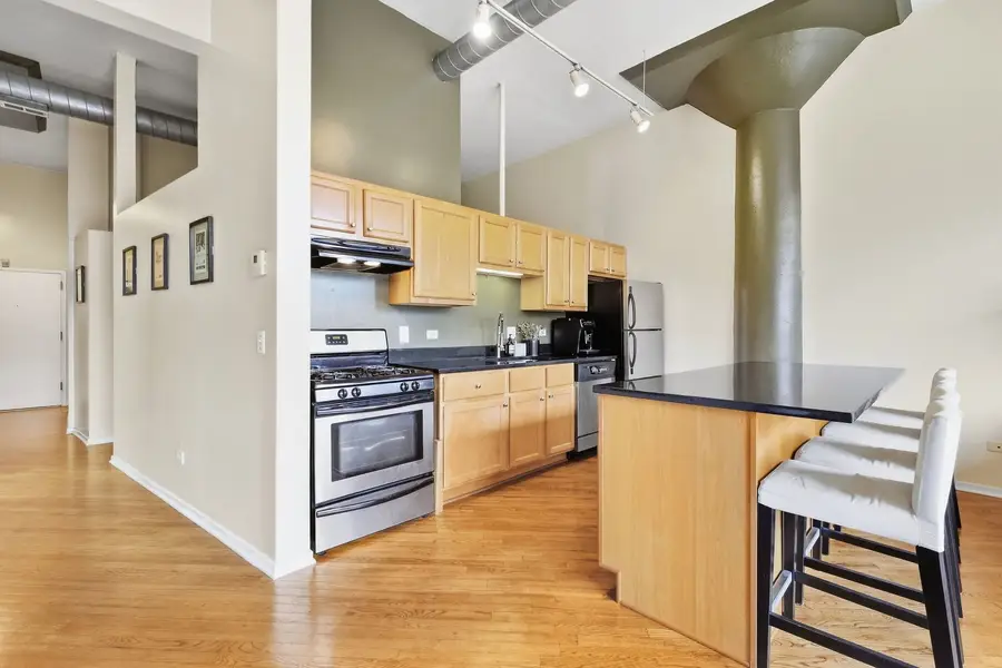 1801 W Larchmont Avenue #214, Chicago, IL 60613 - #2