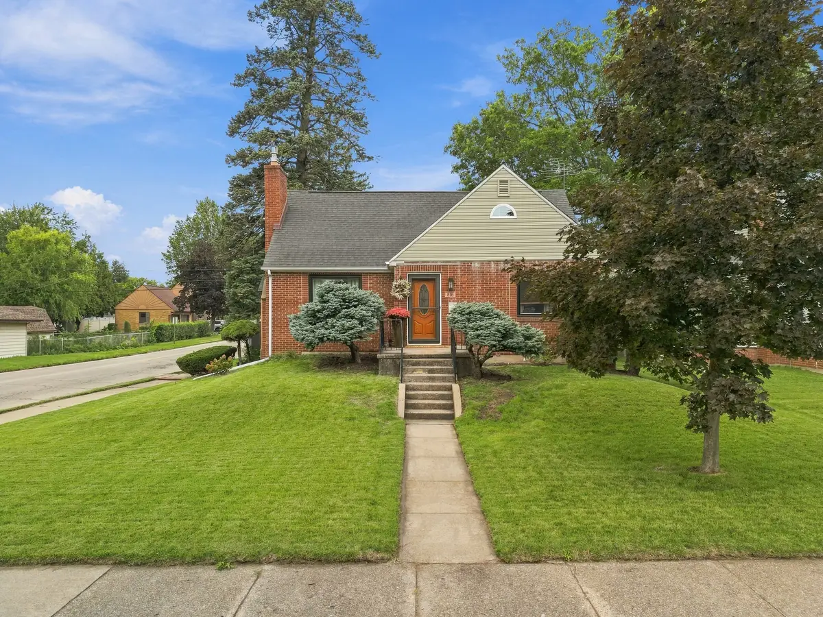 616 W 11th Street, Sterling, IL 61081 - #1