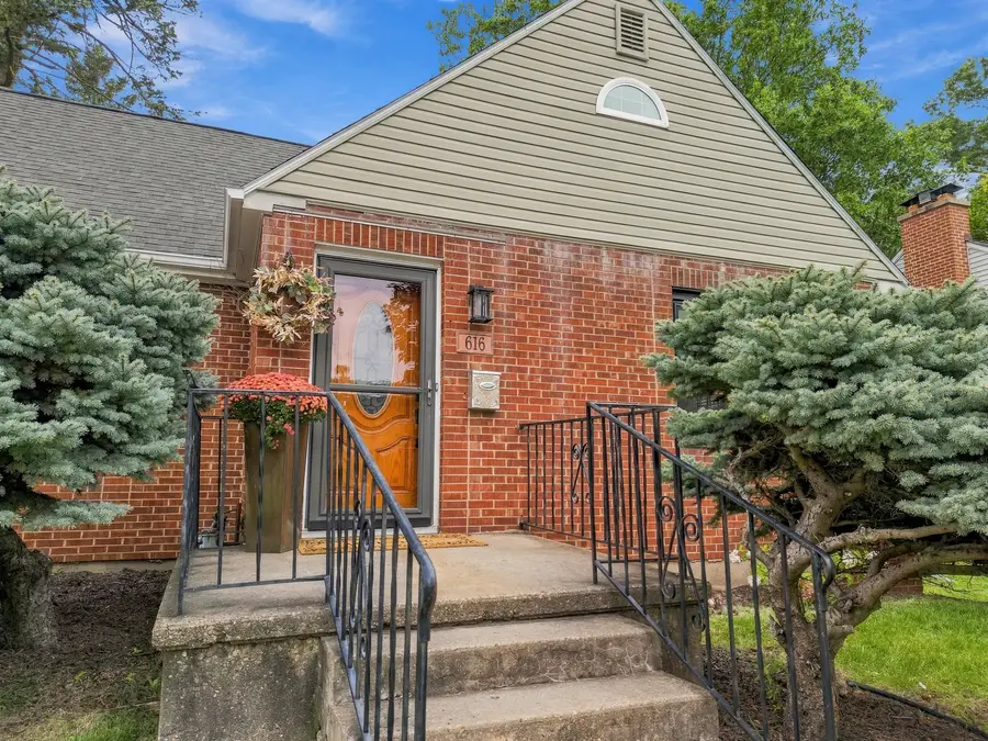 616 W 11th Street, Sterling, IL 61081 - #2