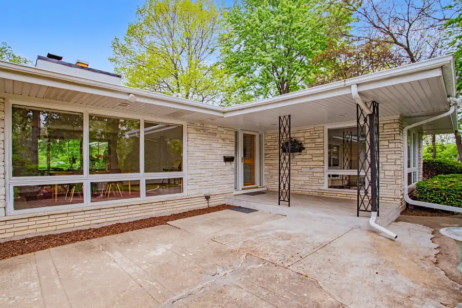 6503 N Longmeadow Avenue, Lincolnwood, IL 60712 - #3