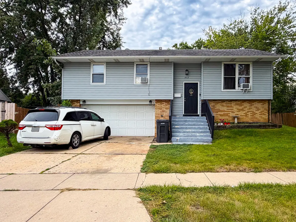 953 Miller Avenue, Streamwood, IL 60107 - #1