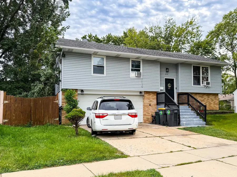 953 Miller Avenue, Streamwood, IL 60107 - #2