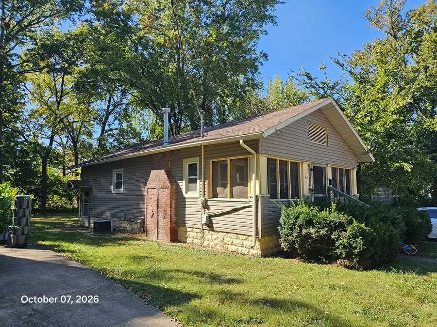 613 W Elm Street, Carbondale, IL 62901 - #2