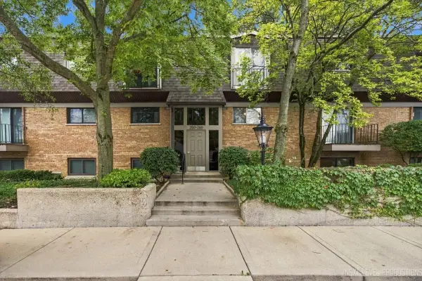 250 Kenston Court #250, Geneva, IL 60134