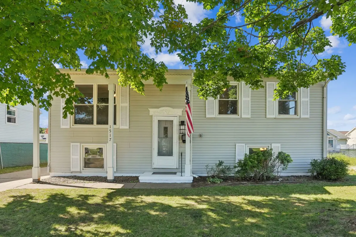 1517 4th Avenue, Camanche, IA 52730 - #1