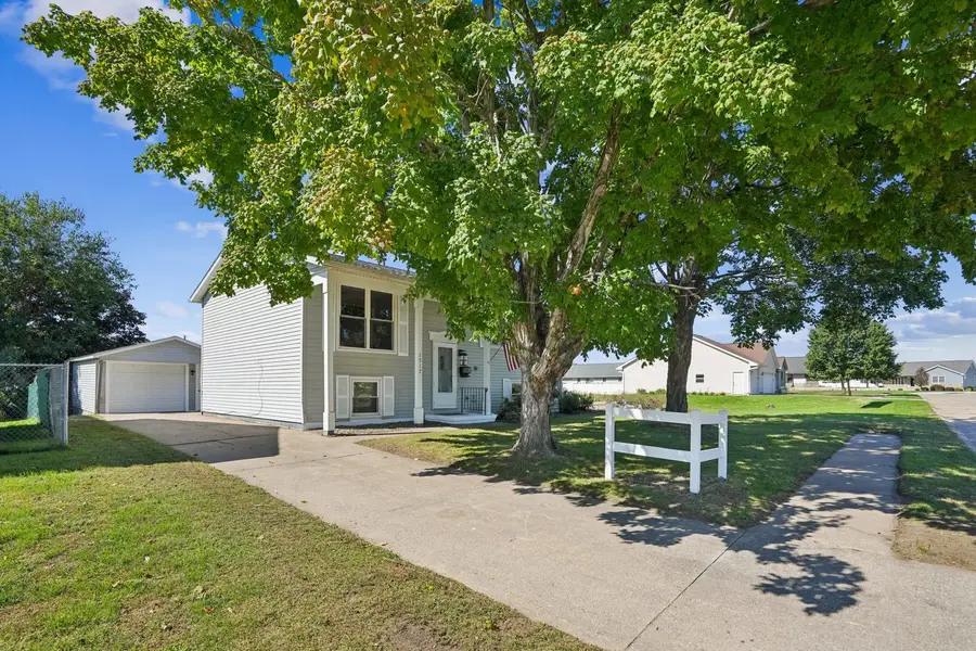 1517 4th Avenue, Camanche, IA 52730 - #2