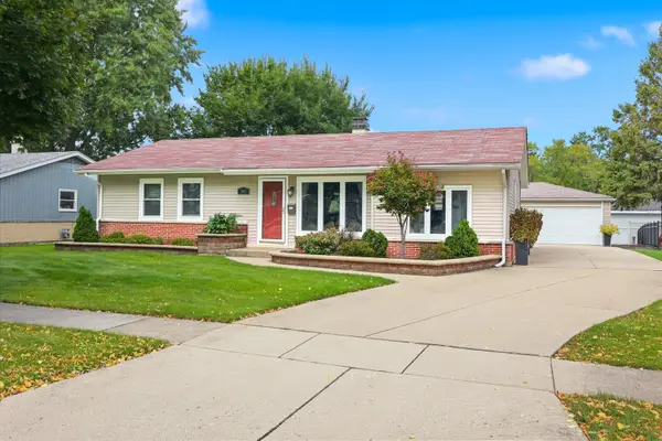 382 Maple Lane, Elk Grove Village, IL 60007