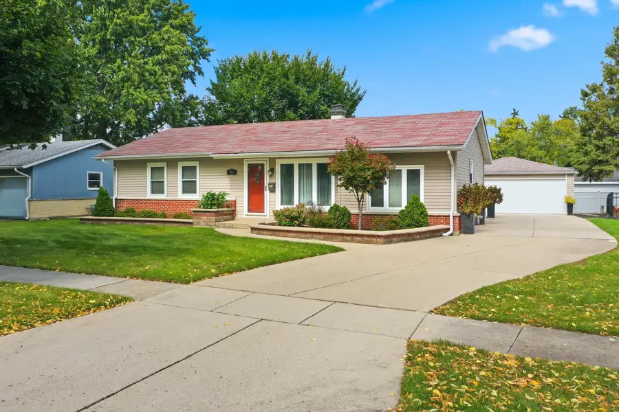 382 Maple Lane, Elk Grove Village, IL 60007 - #2