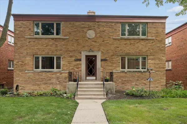 8023 Lake Street #2, River Forest, IL 60305