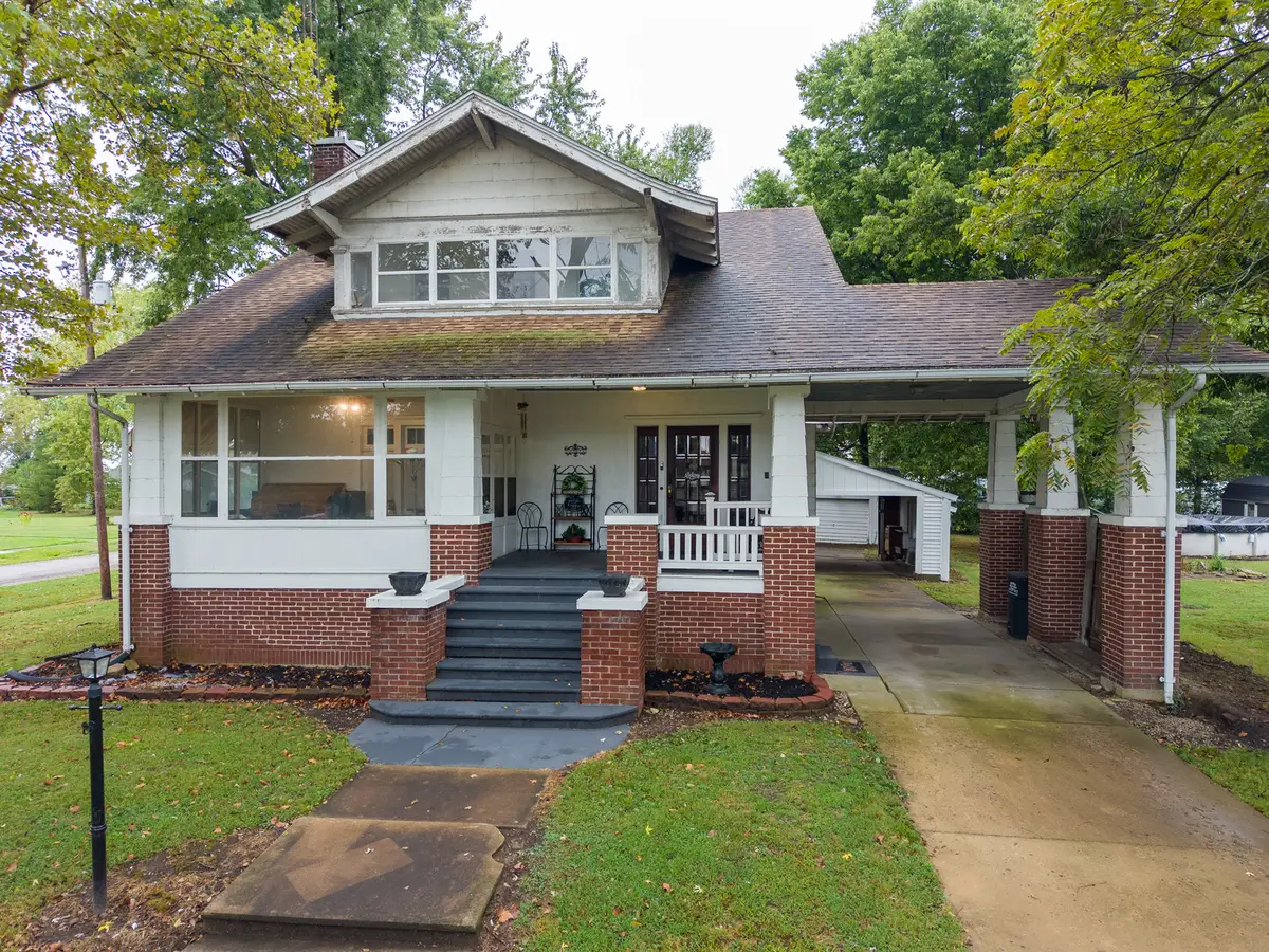 311 E Monroe Avenue, Farina, IL 62838 - #1