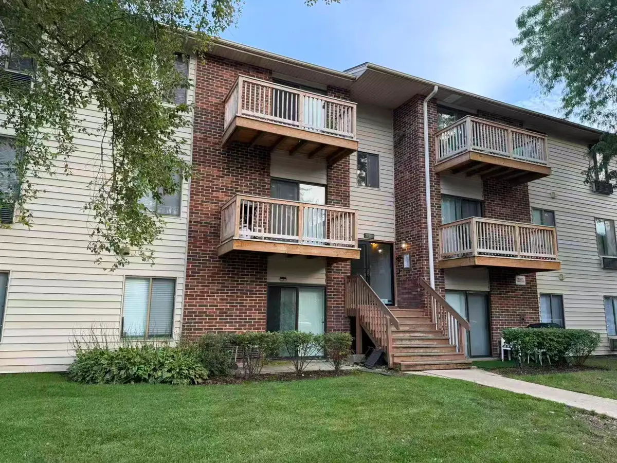 716 Prescott Drive #302, Roselle, IL 60172 - #1