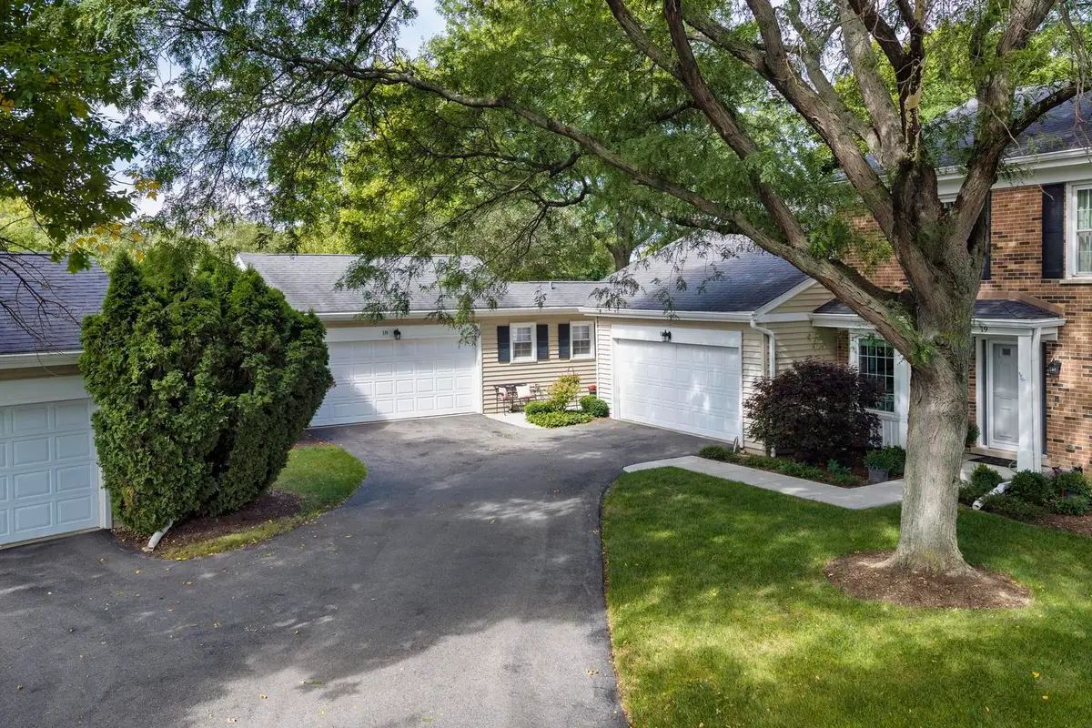 18 The Court Of Greenway Court, Northbrook, IL 60062 - #1