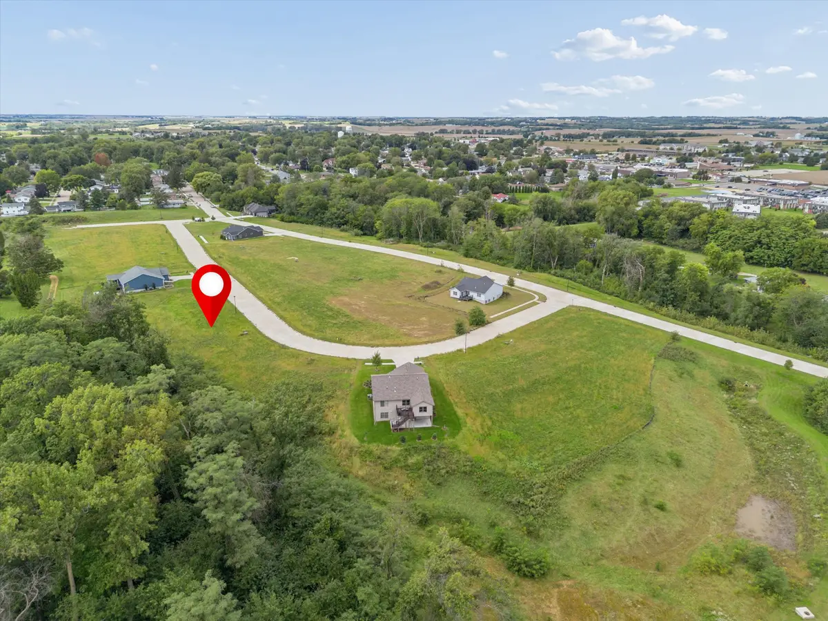 917 Riverstone Road, Clinton, IA 52732 - #1