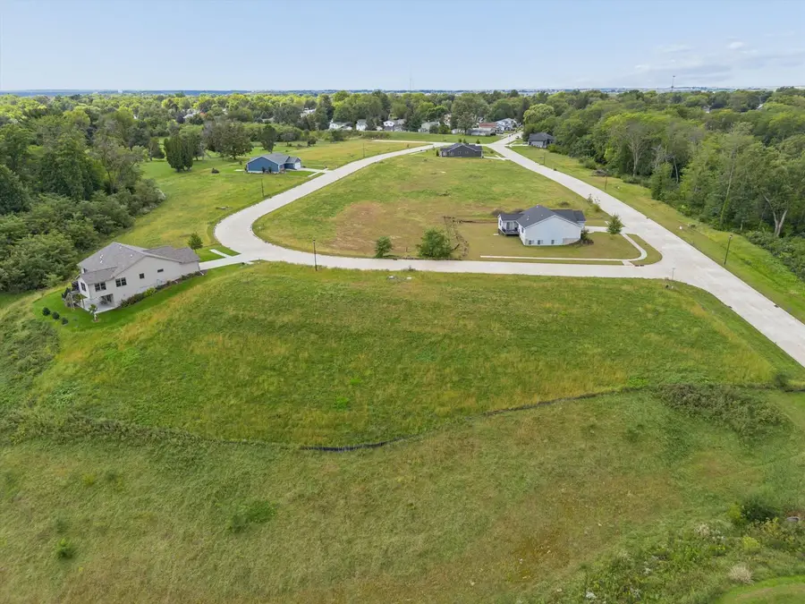 825 9th Avenue N, Clinton, IA 52732 - #3