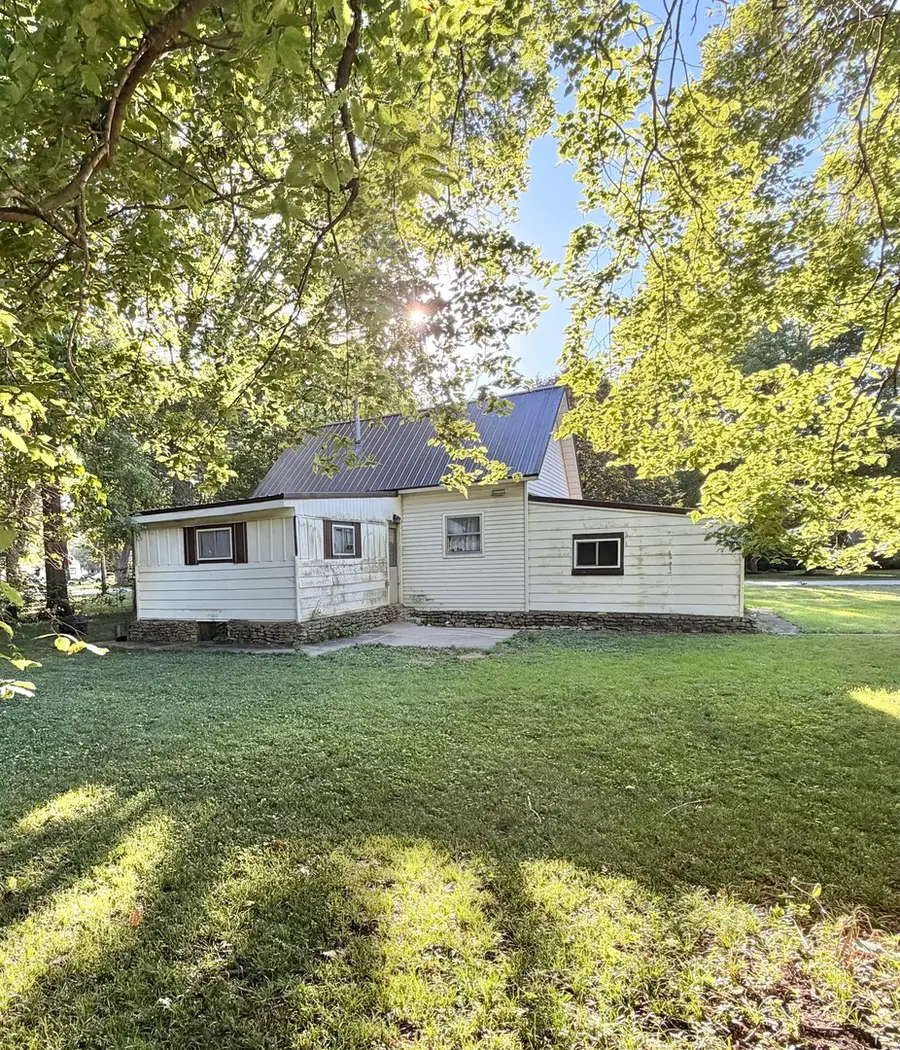 407 N Webster Street, Fairbury, IL 61739 - #3