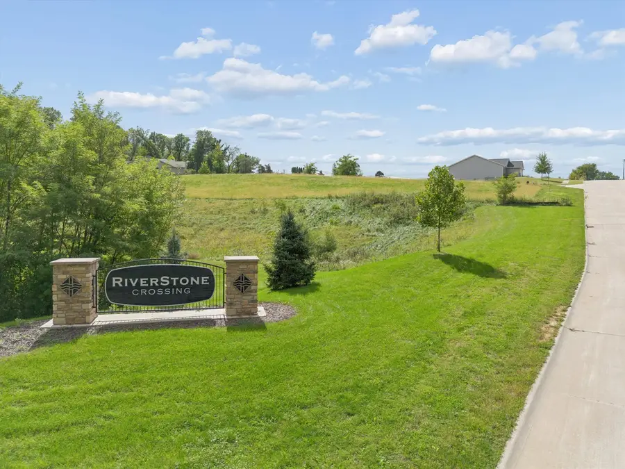 854 9th Avenue N, Clinton, IA 52732 - #2