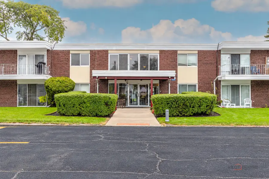 100 Deborah Lane #B18, Wheeling, IL 60090 - #2