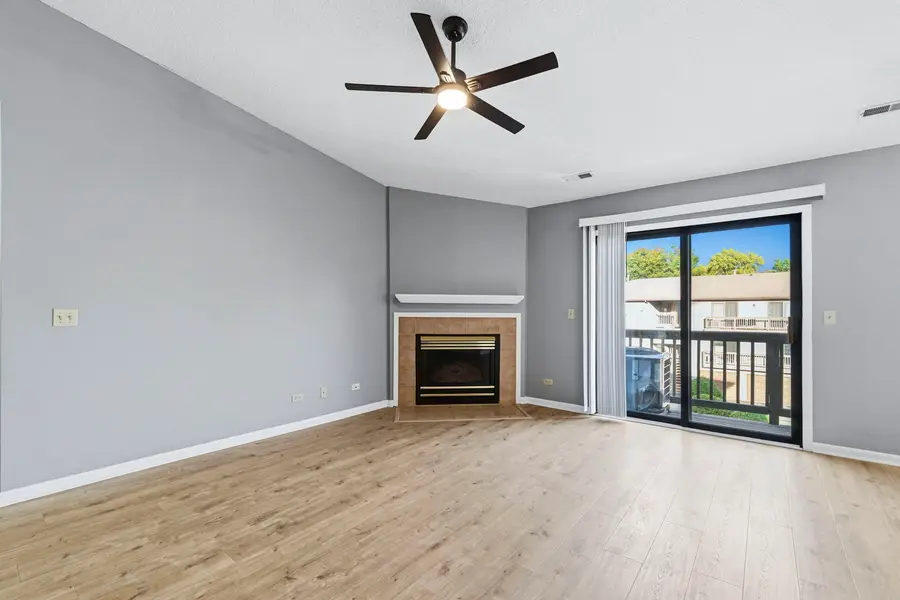 1820 W Highland Avenue #D, Elgin, IL 60123 - #3