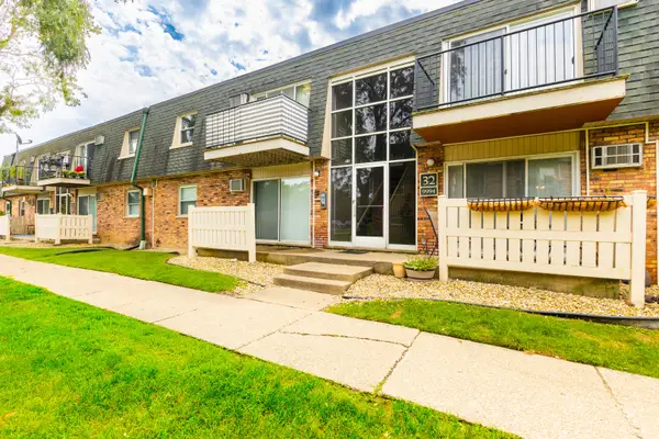 9994 S 84th Terrace #2-310, Palos Hills, IL 60465