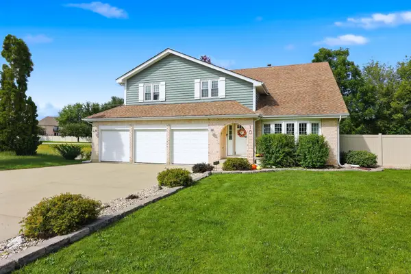 10 Americana Court, Roselle, IL 60172