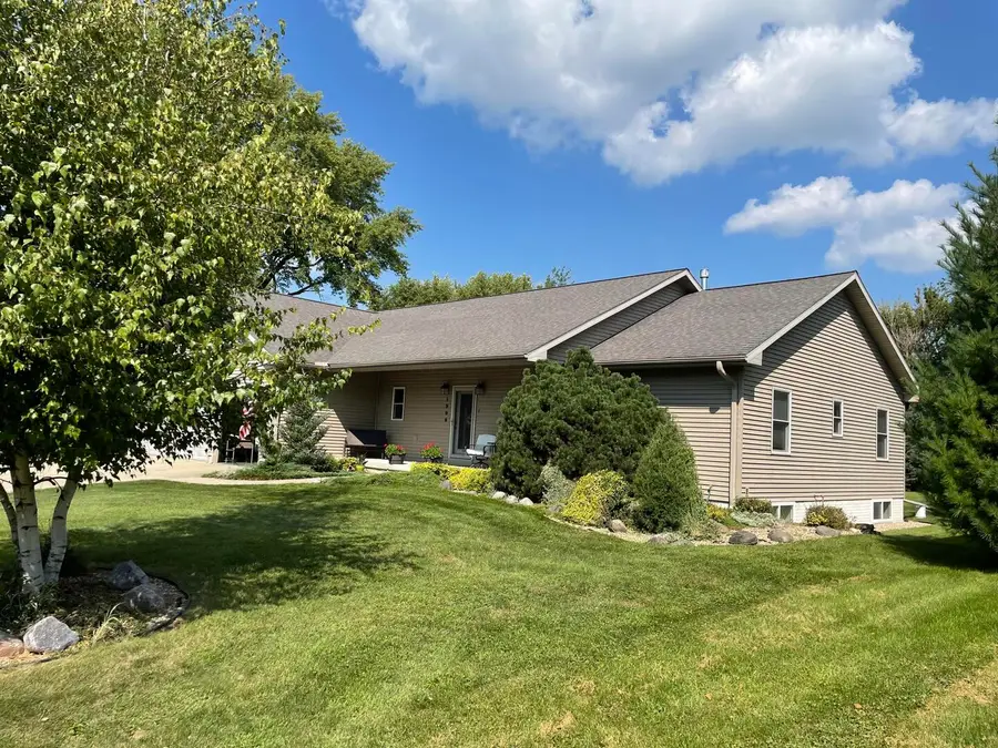 1906 Avenue D, Sterling, IL 61081 - #2