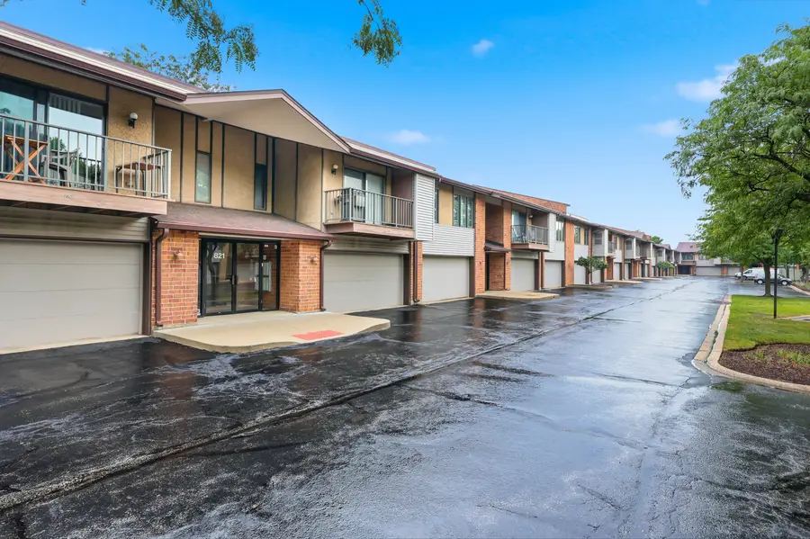 821 Oakton Street #104, Elk Grove Village, IL 60007 - #3
