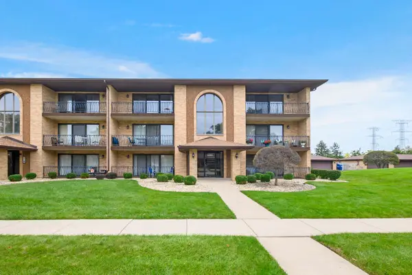8300 160th Place #2E, Tinley Park, IL 60477