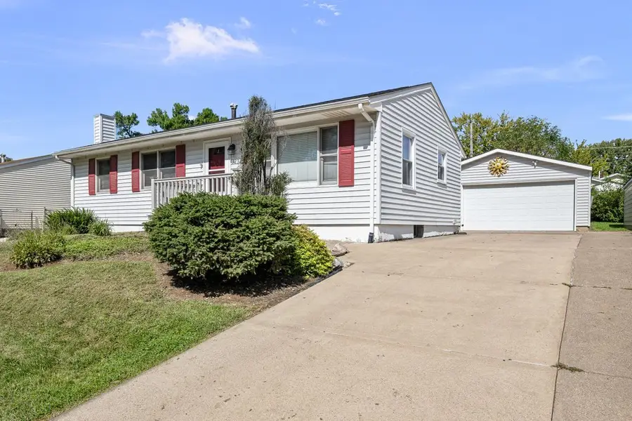 3232 W 15th Street, Davenport, IA 52804 - #2