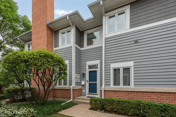4 Mashie Court, Woodridge, IL 60517