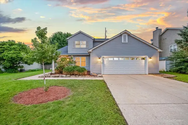 148 S Glenbrook Trail, McHenry, IL 60050