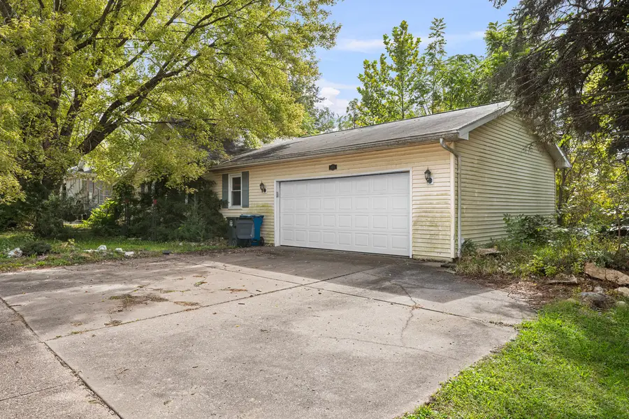 408 W Fulliam Avenue, Muscatine, IA 52761 - #2