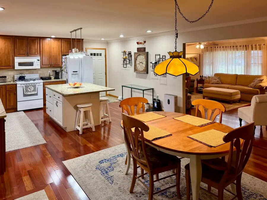 1009 College Street, Henry, IL 61537 - #3