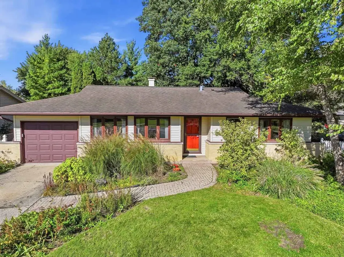 540 Edgewood Lane, Elk Grove Village, IL 60007 - #1