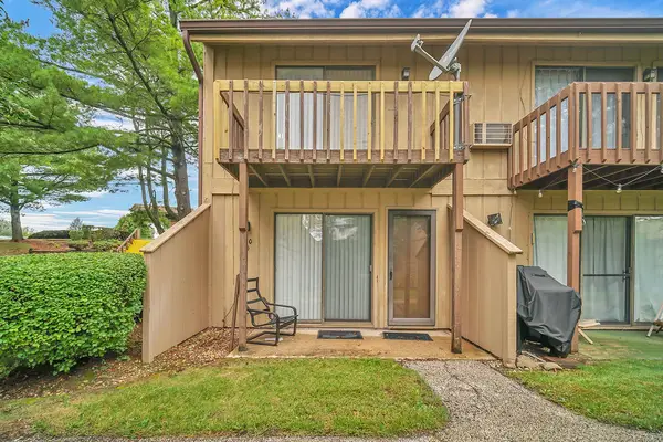 60 Aspen Colony #4, Fox Lake, IL 60020