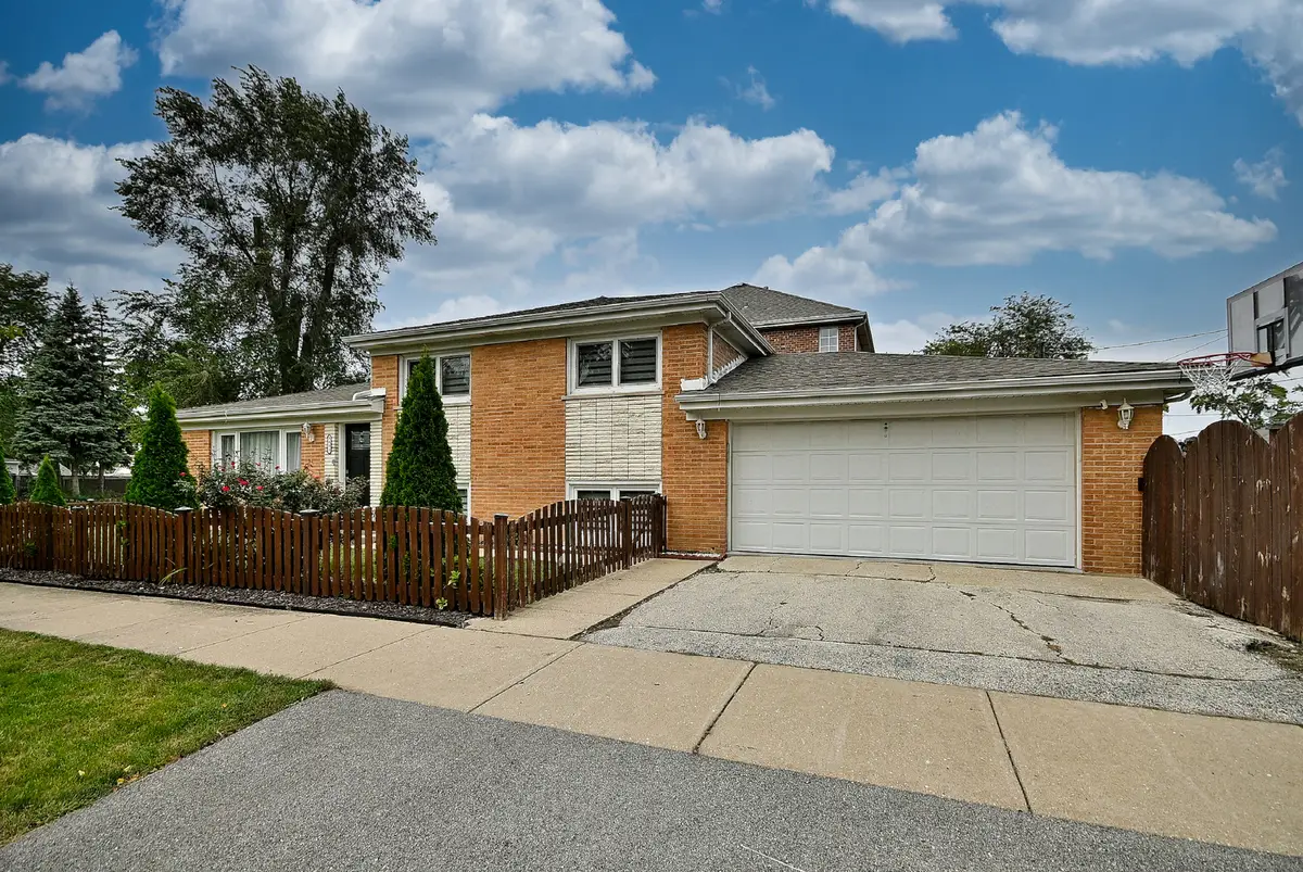 8033 Long Avenue, Burbank, IL 60459 - #1