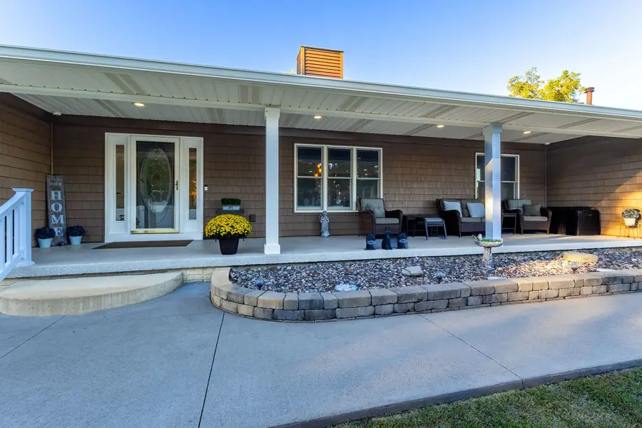 1215 53rd Street, Moline, IL 61265 - #2