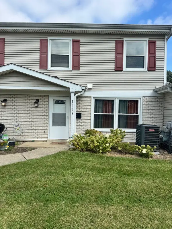 1303 Kingsbury Drive #B, Hanover Park, IL 60133