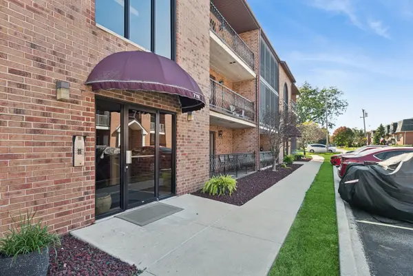 7114 W 108th Street #301, Worth, IL 60482