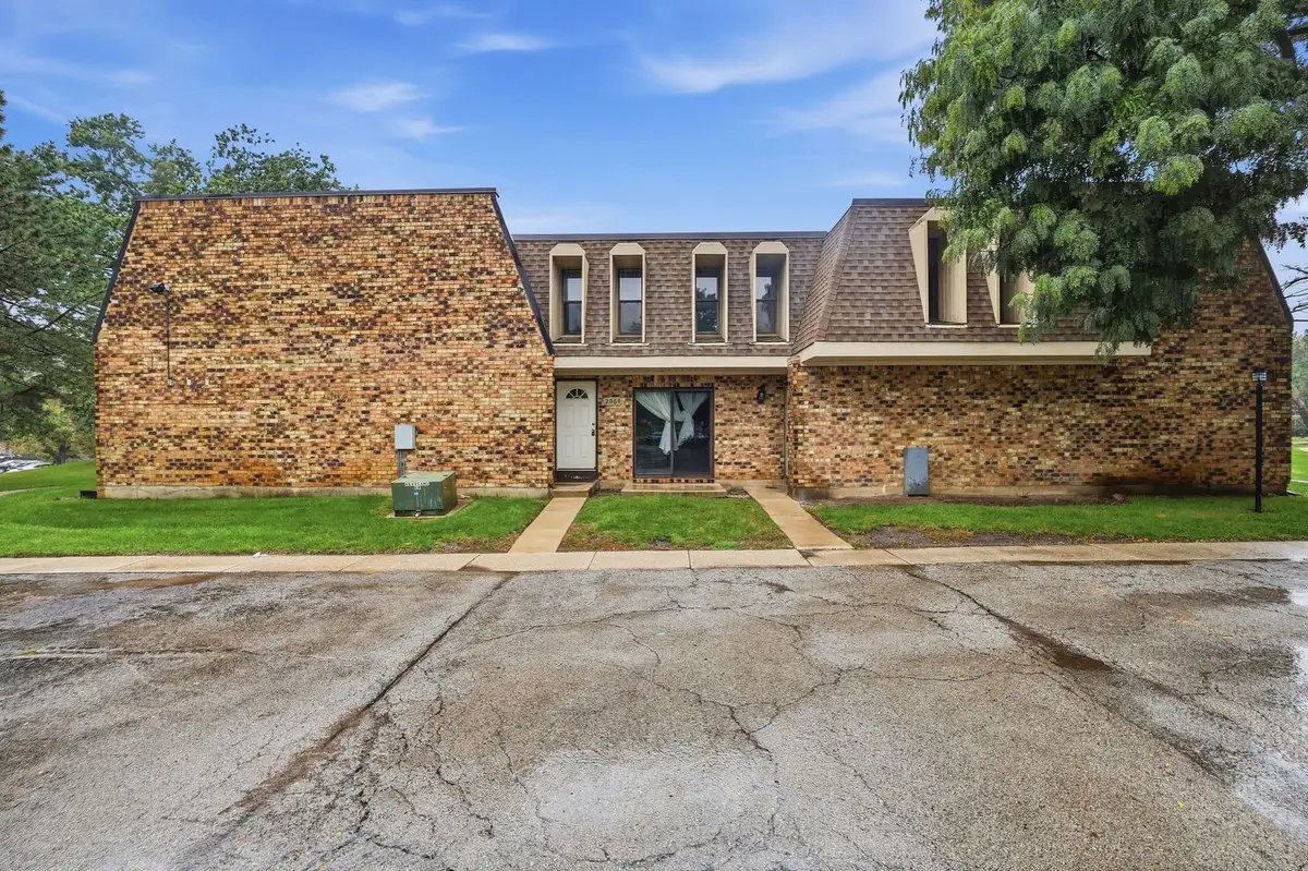 2064 Country Club Drive, Woodridge, IL 60517 - #1