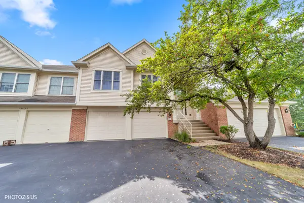 30W111 Fairfax Court #30w111, Warrenville, IL 60555