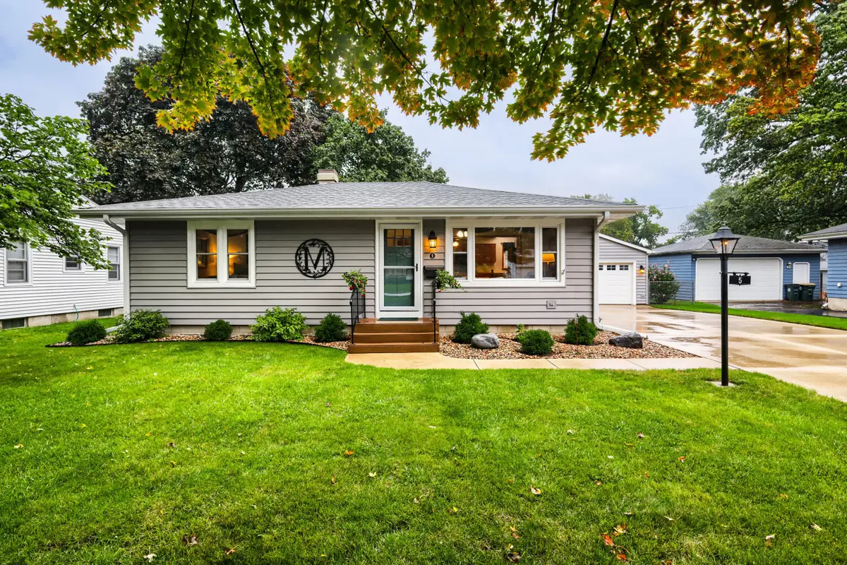 5 S Grace Street, North Aurora, IL 60542 - #1